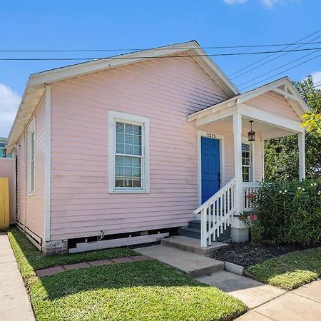 Sea Pink Retreat - Walk To Beach, Newly Renovated Galveston Bagian luar foto