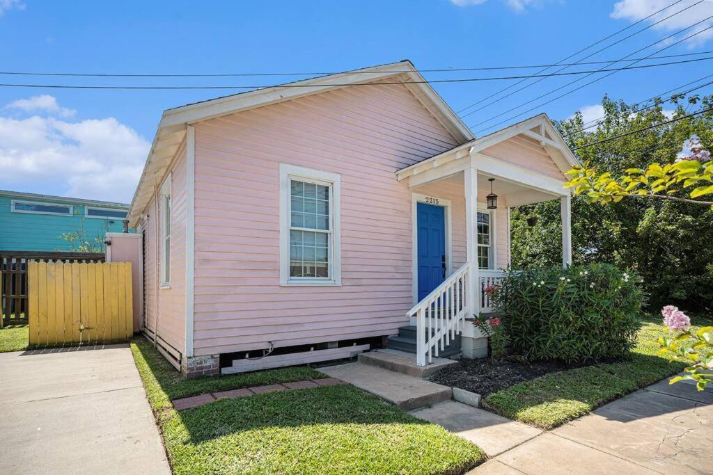 Sea Pink Retreat - Walk To Beach, Newly Renovated Galveston Bagian luar foto
