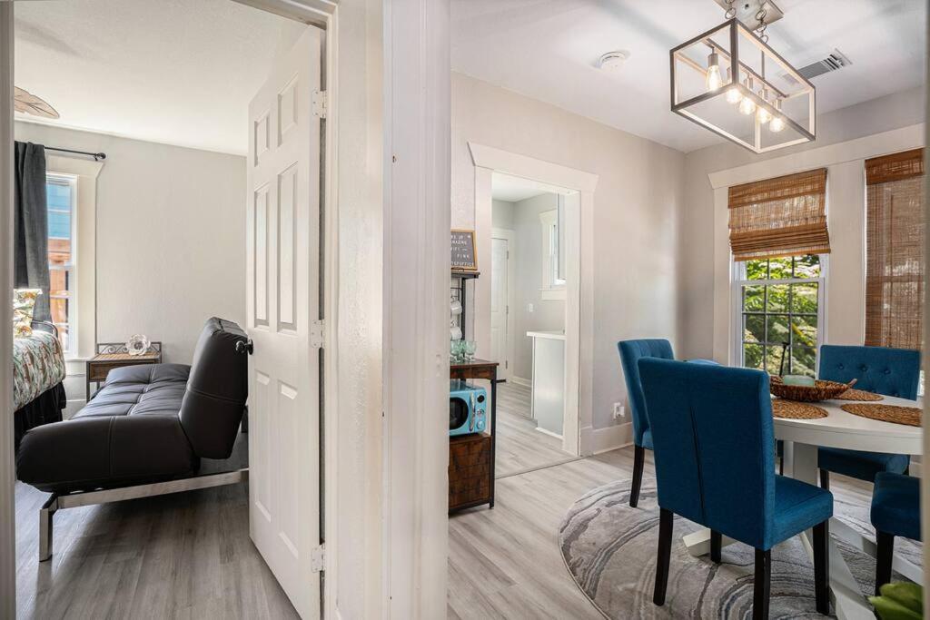 Sea Pink Retreat - Walk To Beach, Newly Renovated Galveston Bagian luar foto